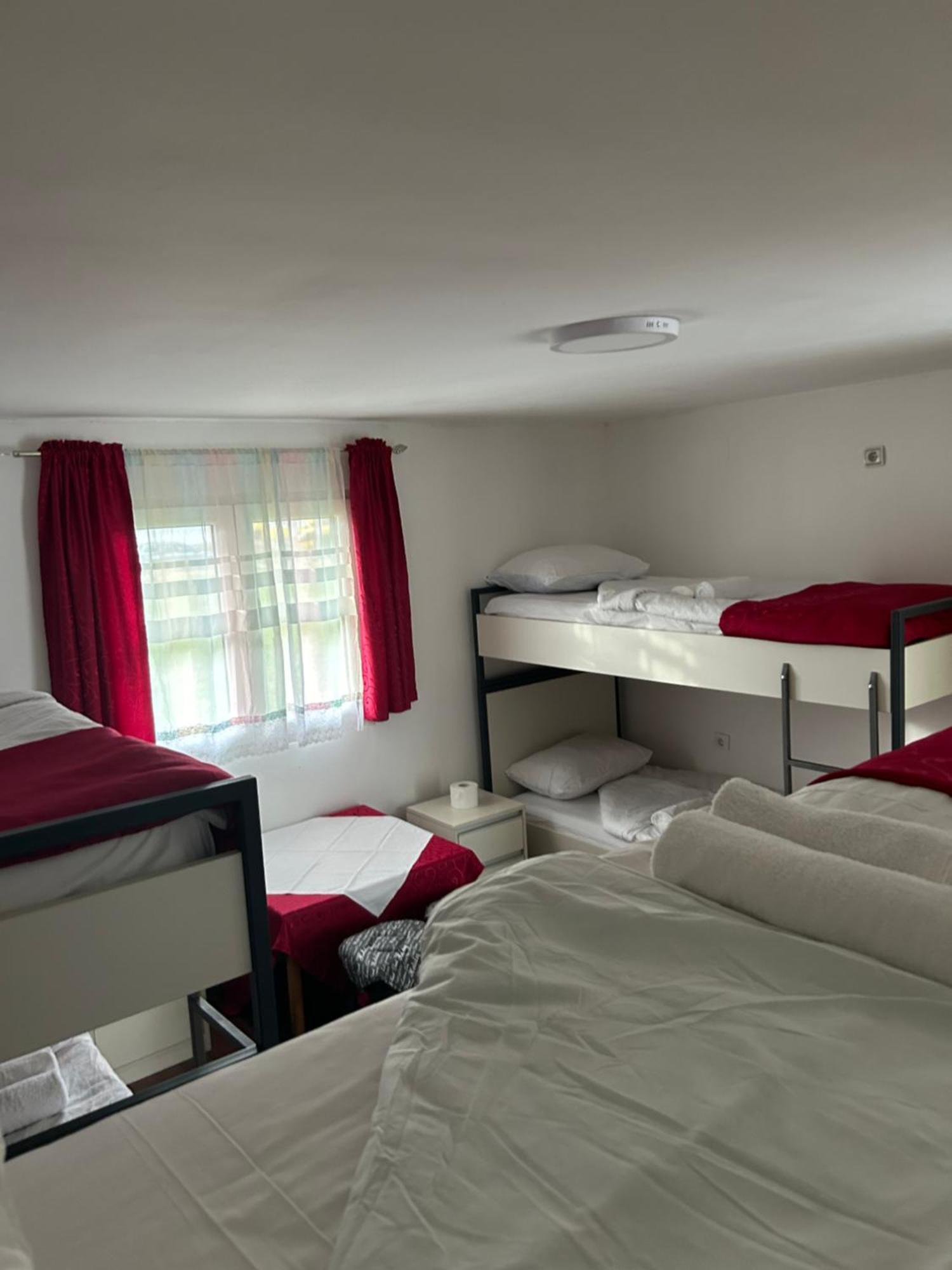 Hostel Sneza Podgorica Zewnętrze zdjęcie