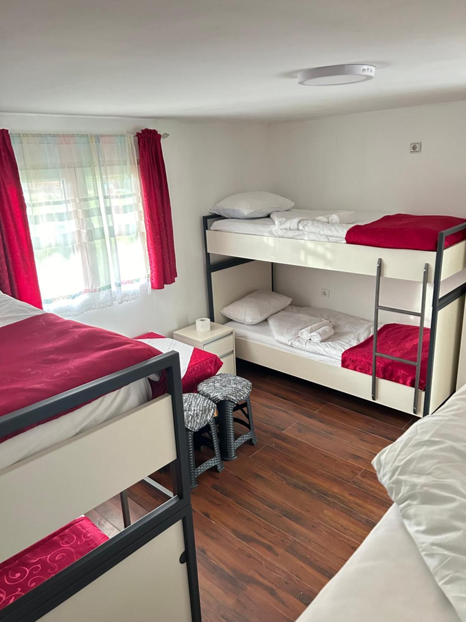 Hostel Sneza Podgorica Zewnętrze zdjęcie